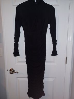 Boutique Classic Black Long Sleeve Ruched Midi Dress